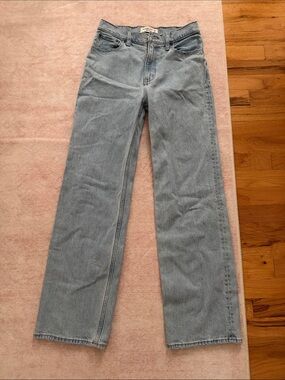 Abercrombie & Fitch Light Wash 90s Relaxed High RiseWomen's Jeans